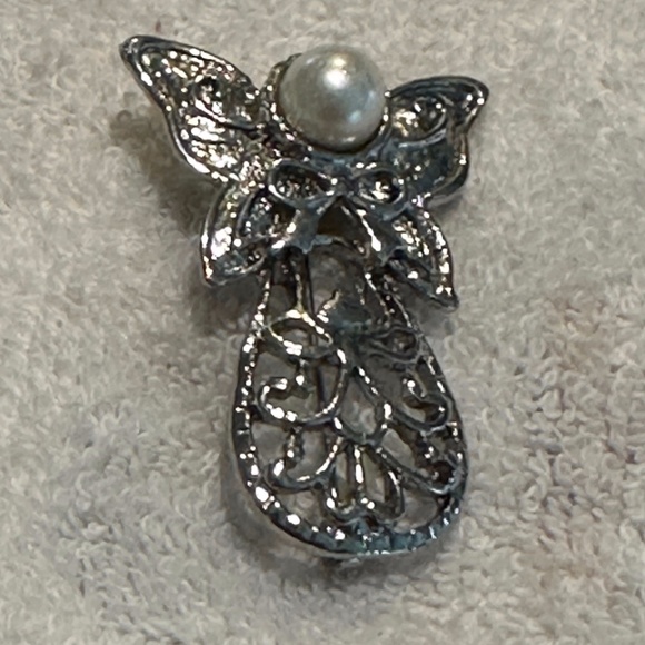Vintage Angel Brooch Pin Silver Tone with Swirly Pattern and Butterfly Wings - Picture 1 of 3